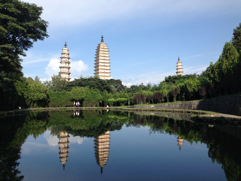 大理崇圣寺三塔倒影